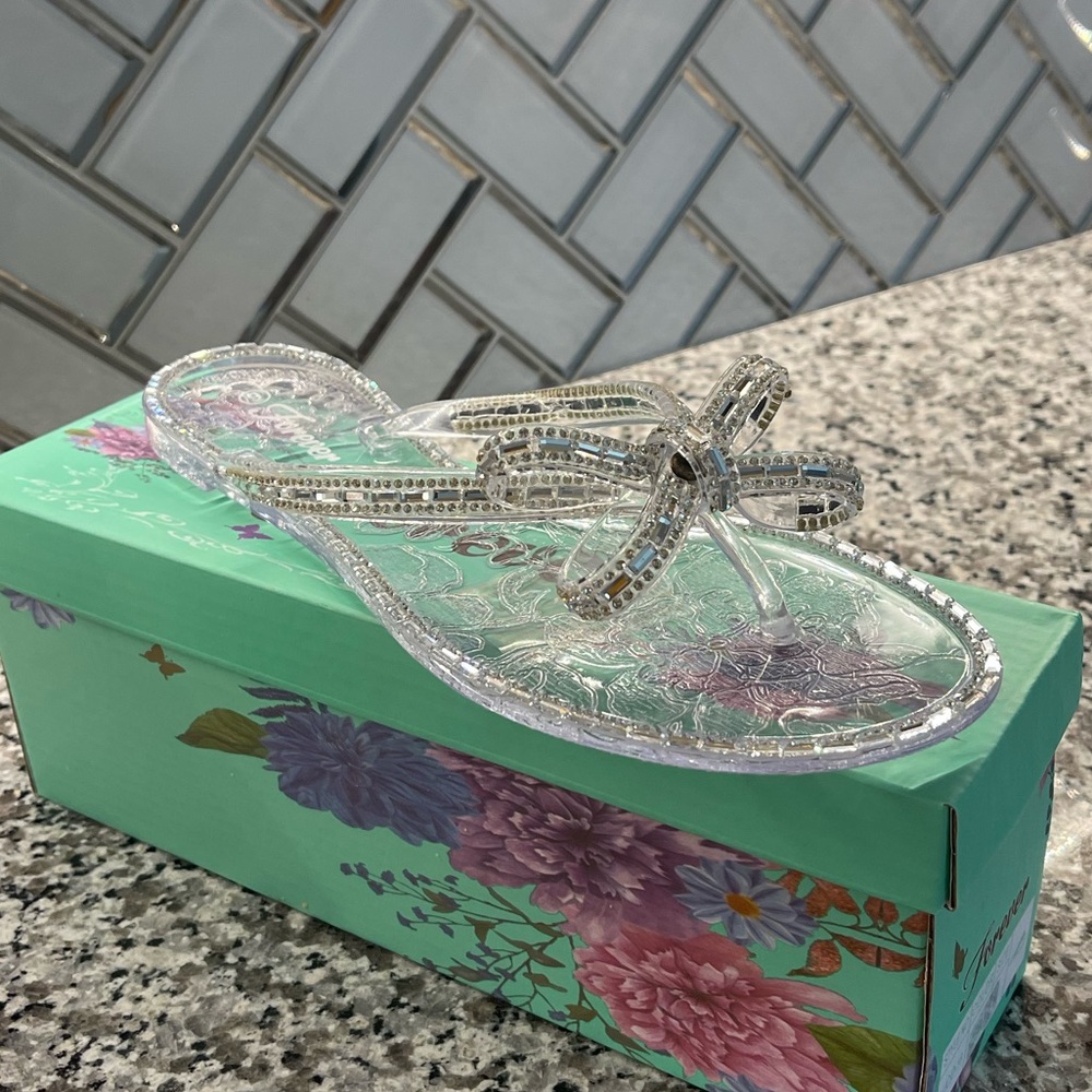 Clear Rhinestone Jelly Sandals 💎